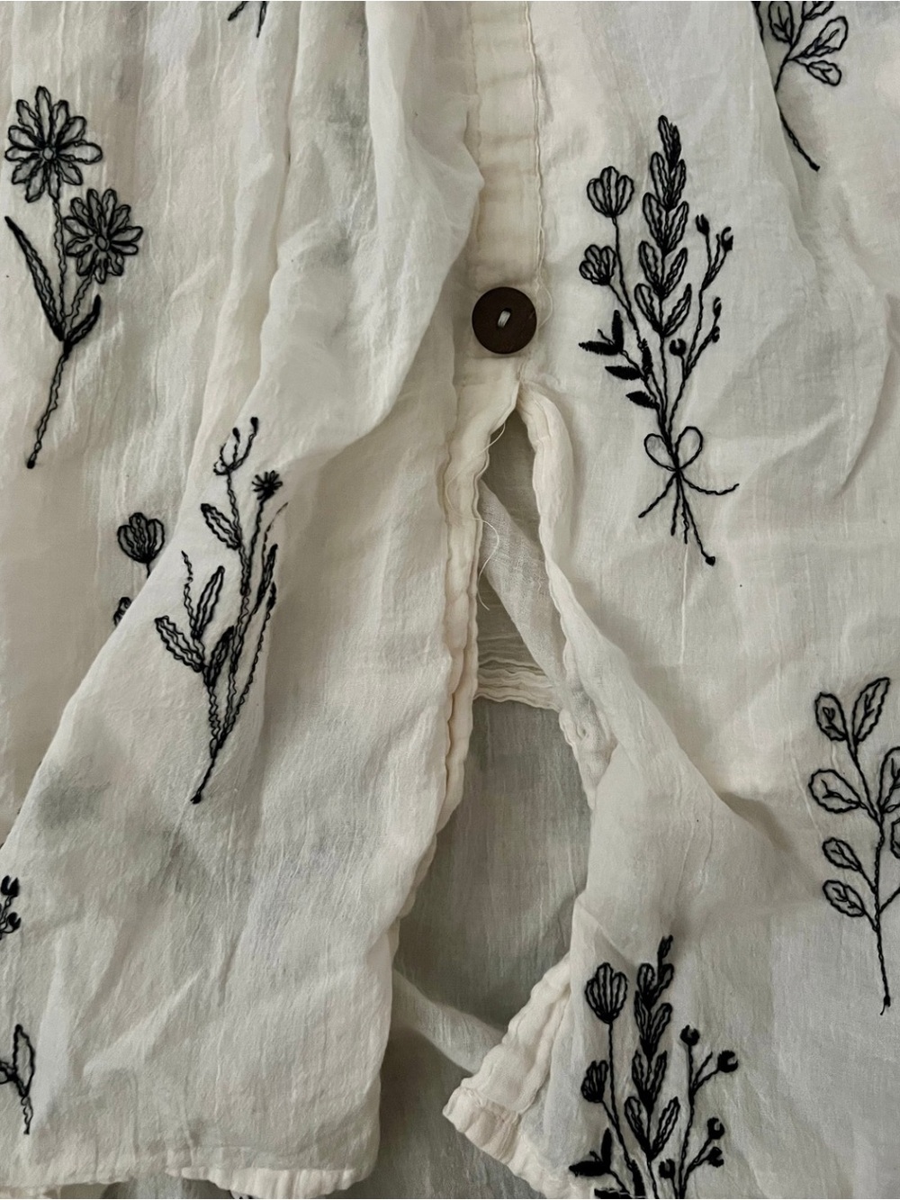 White & Black Botanical Floral Button Front Midi Dress Size M Fits XS - Picture 5 of 6